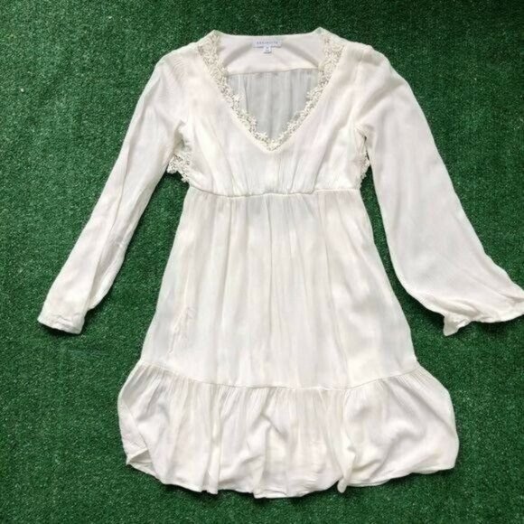 Socialite White Dress w/crochet & open back Size XS - Picture 4 of 7